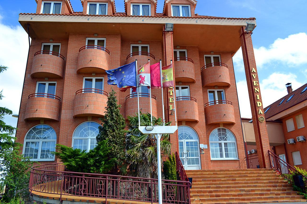 Hotel Avenida III Villadangos del Paramo Bagian luar foto