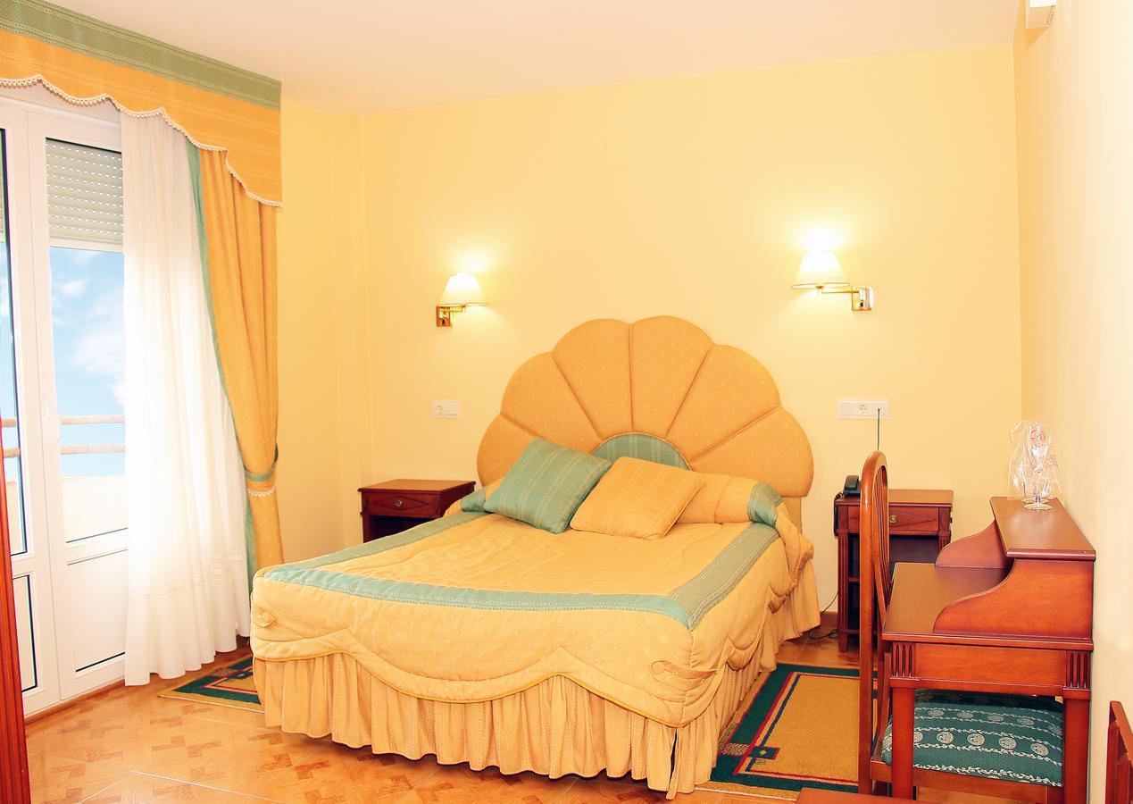 Hotel Avenida III Villadangos del Paramo Bagian luar foto