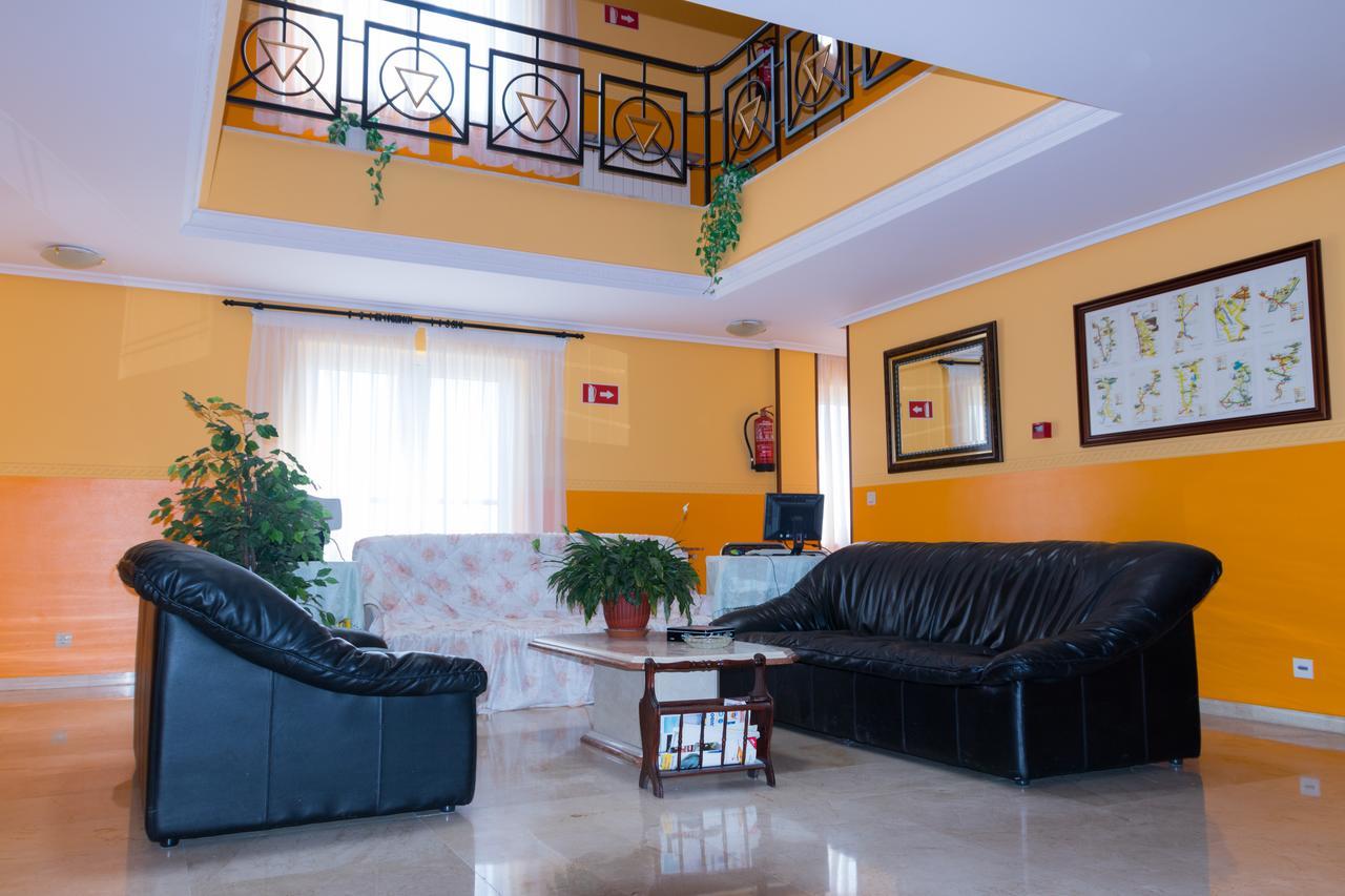 Hotel Avenida III Villadangos del Paramo Bagian luar foto